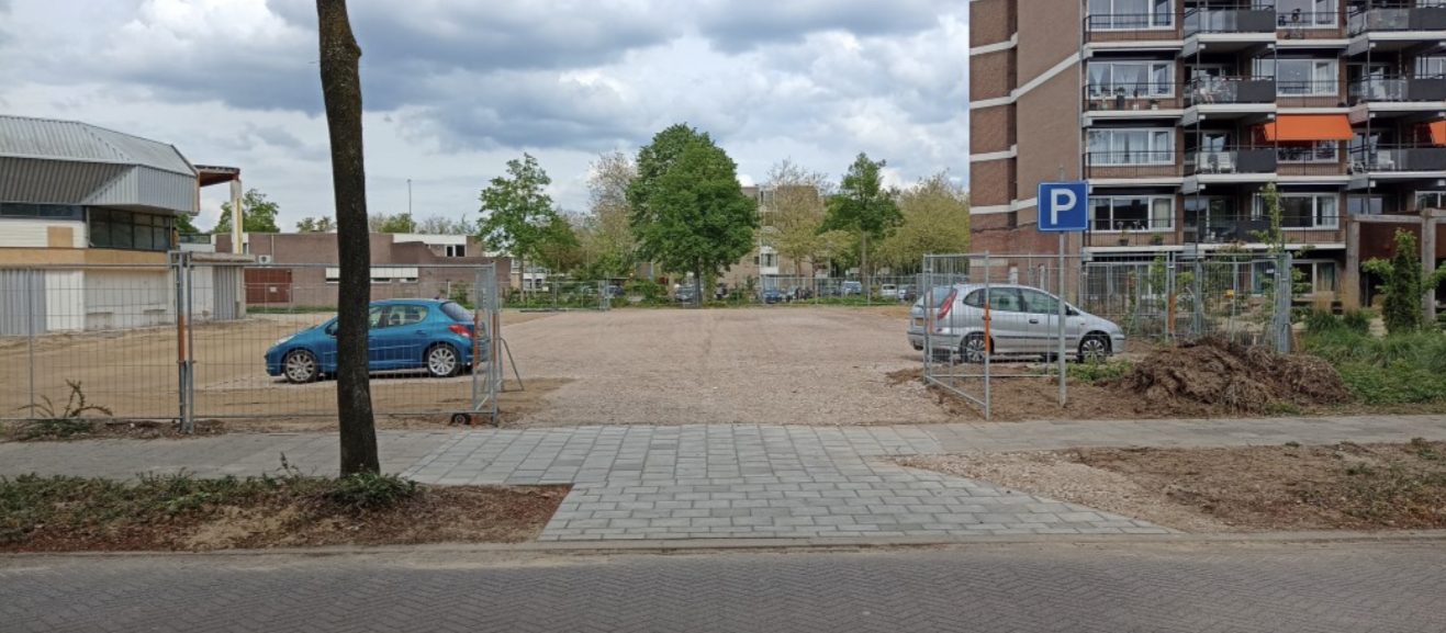 Tijdelijke extra parkeerplaatsen bij winkelcentrum de Ruwert